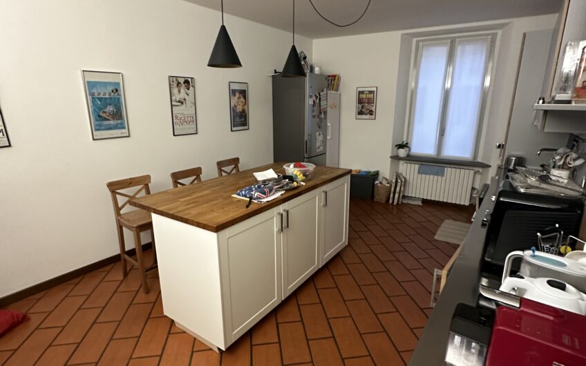 PAVIA STRADA NUOVA AFFITTASI SIGNORILE 5 LOCALI + 3 SERVIZI, CUCINA ARREDATA EURO 1.600 MESE