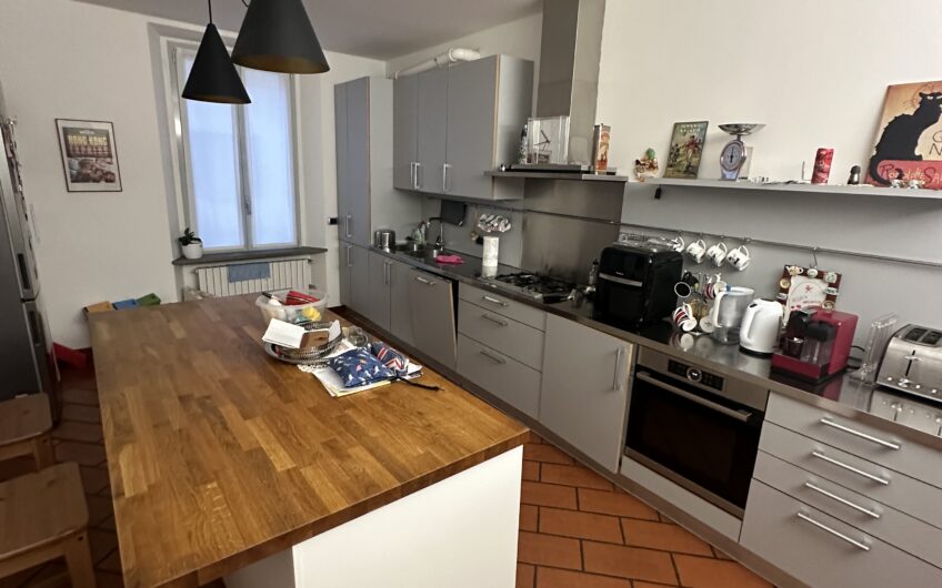 PAVIA STRADA NUOVA AFFITTASI SIGNORILE 5 LOCALI + 3 SERVIZI, CUCINA ARREDATA EURO 1.600 MESE