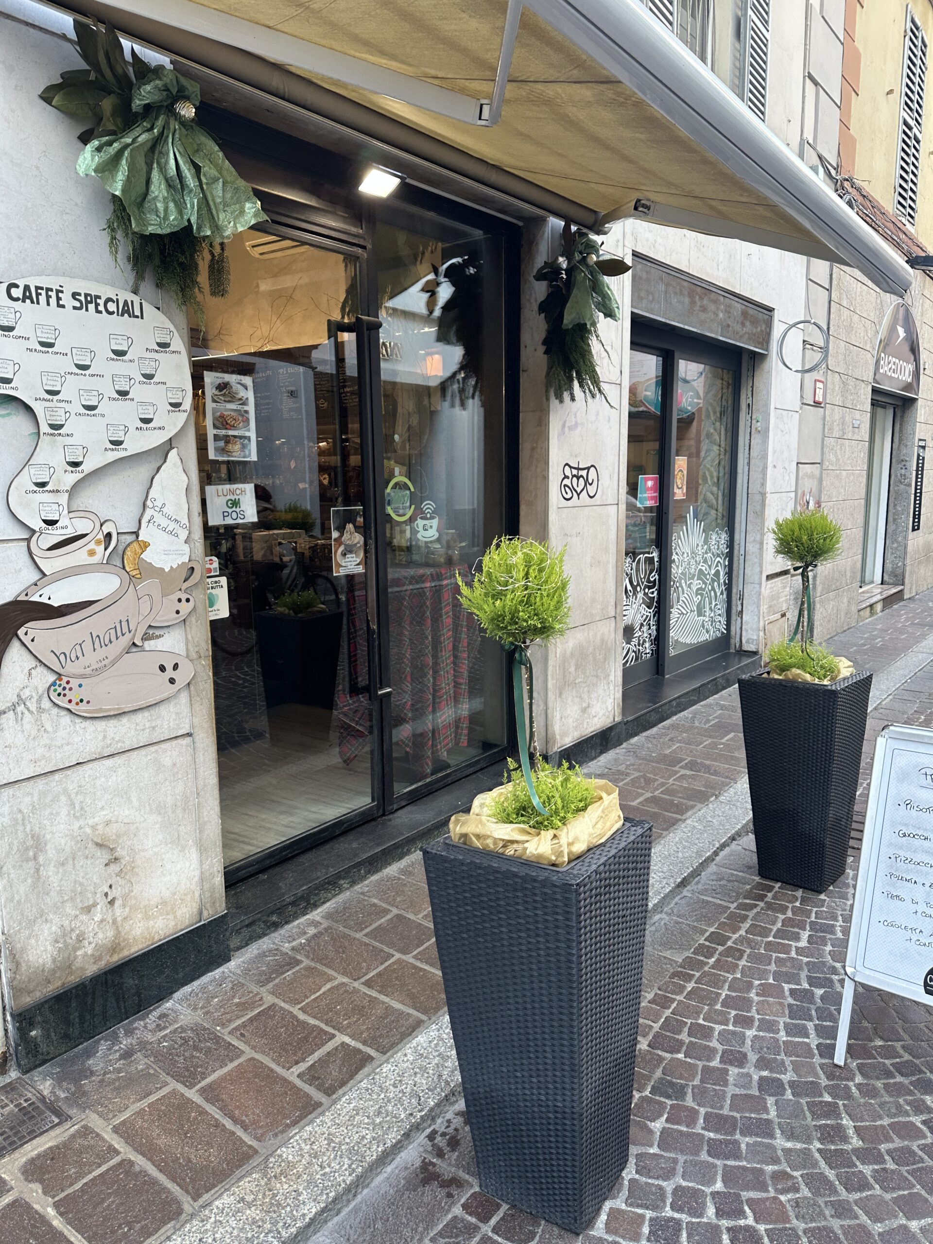 PAVIA CORSO CAVOUR CEDESI BAR STORICO EURO 250.000