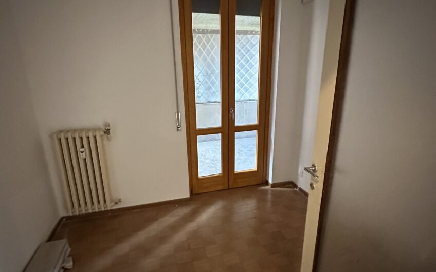 PAVIA TICINELLO VIA COLOMBO AFFITTASI SIGNORILE APPARTAMENTO DI 4 LOCALI + SERVIZI, CUCINA ABITABILE ARREDATA, TERRAZZO CANTINA E BOX, EURO 1.000 MESE