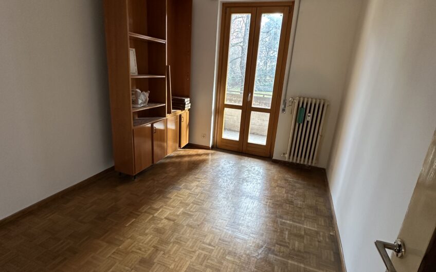 PAVIA TICINELLO VIA COLOMBO AFFITTASI SIGNORILE APPARTAMENTO DI 4 LOCALI + SERVIZI, CUCINA ABITABILE ARREDATA, TERRAZZO CANTINA E BOX, EURO 1.000 MESE