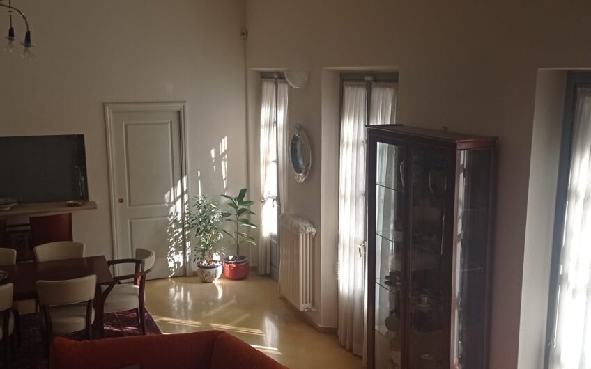 PAVIA VIALE ARGONNE APPARTAMENTO CON GIARDINO PRIVATO DI 5 LOCALI + 2 SERVIZI EURO 750.000