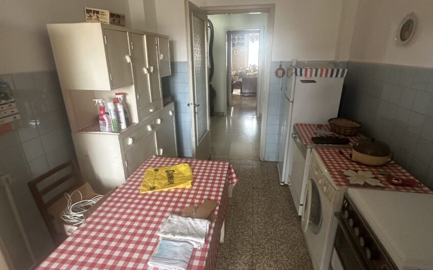 PAVIA VIA SCOPOLI SIGNORILE APPARTAMENTO DA RISTRUTTURARE DI CIRCA 200 MQ , 6 LOCALI + 2 SERVIZI, CANTINA SOLAIO E BOX EURO 420.000