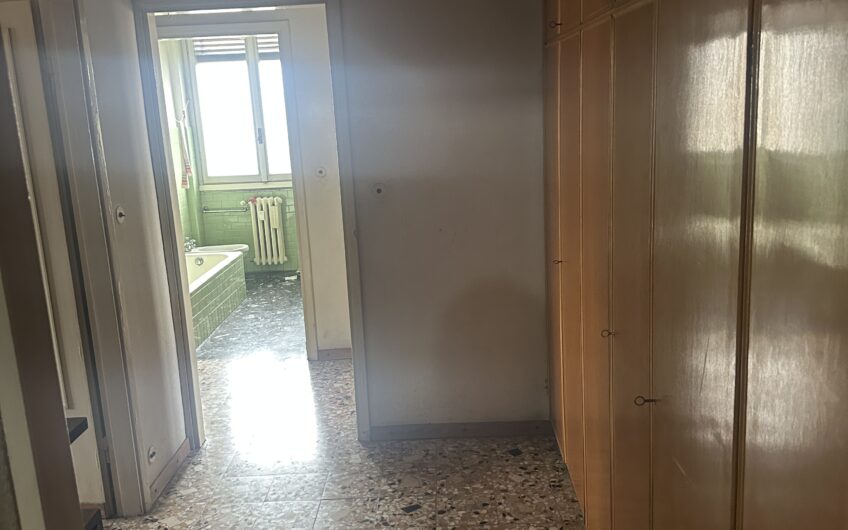 PAVIA VIA SCOPOLI SIGNORILE APPARTAMENTO DA RISTRUTTURARE DI CIRCA 200 MQ , 6 LOCALI + 2 SERVIZI, CANTINA SOLAIO E BOX EURO 420.000