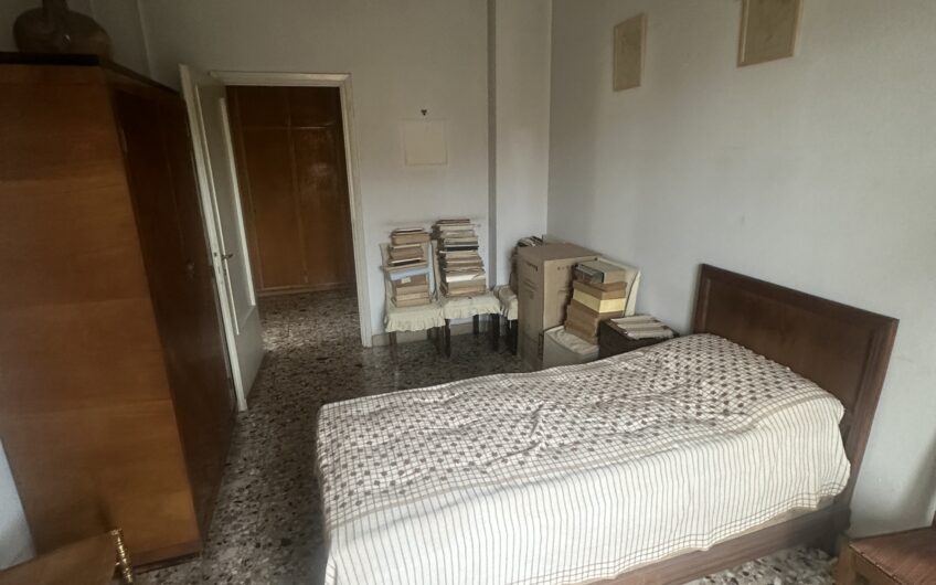 PAVIA VIA SCOPOLI SIGNORILE APPARTAMENTO DA RISTRUTTURARE DI CIRCA 200 MQ , 6 LOCALI + 2 SERVIZI, CANTINA SOLAIO E BOX EURO 420.000