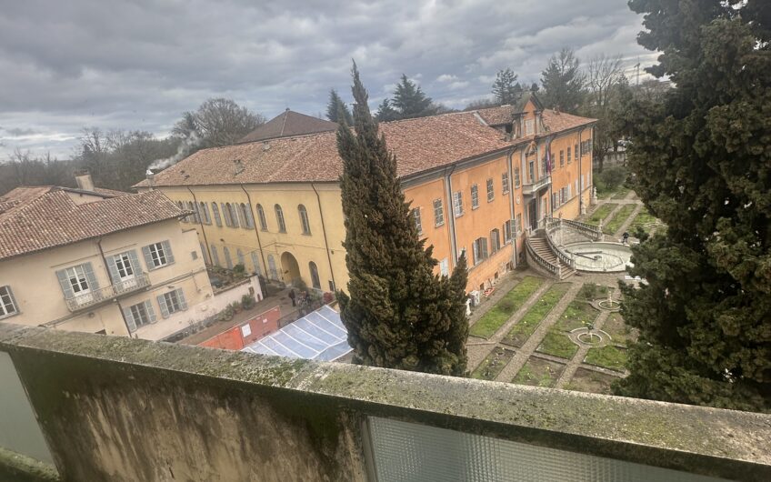 PAVIA VIA SCOPOLI SIGNORILE APPARTAMENTO DA RISTRUTTURARE DI CIRCA 200 MQ , 6 LOCALI + 2 SERVIZI, CANTINA SOLAIO E BOX EURO 420.000